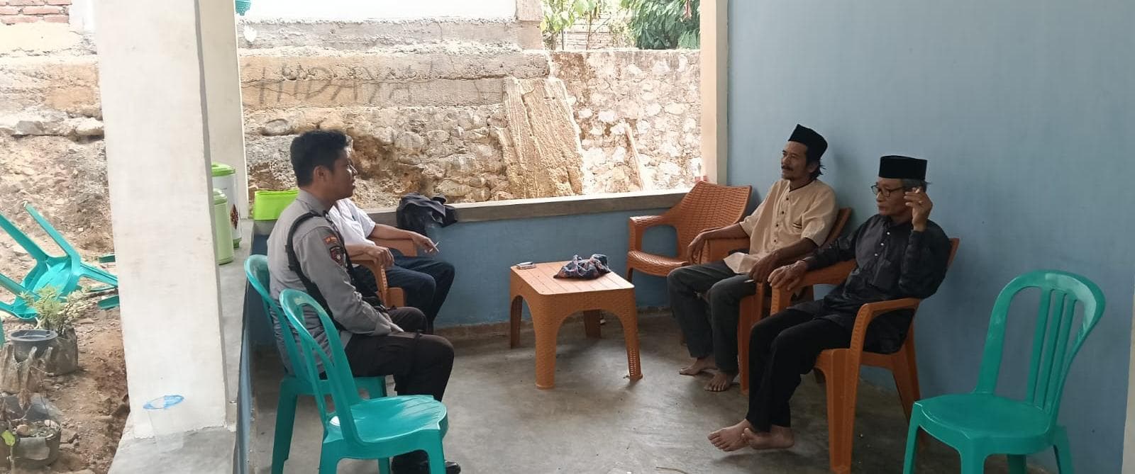Bhabinkamtibmas Mammi Ajak Warga Polman Cegah Kebakaran dan Jaga Keamanan