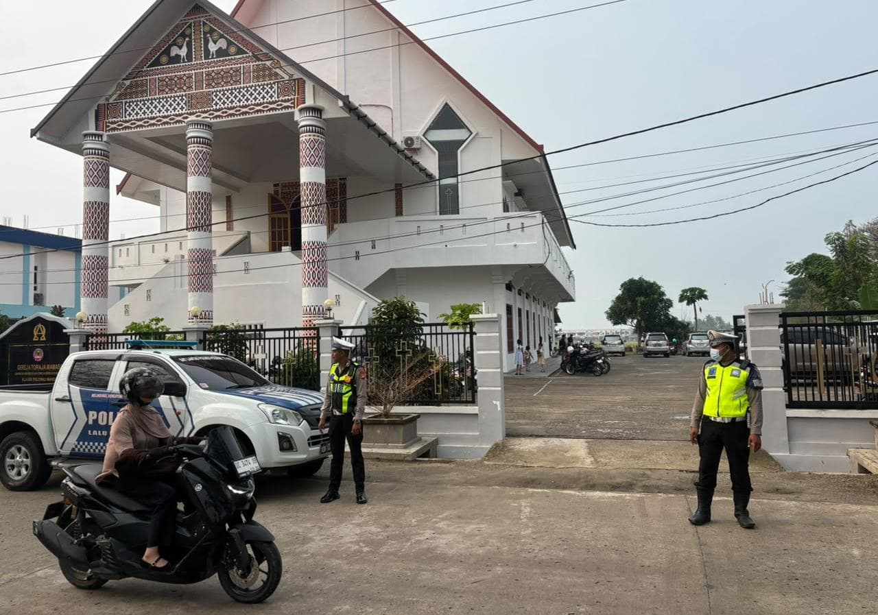 Sat Lantas Polres Polman Amankan Ibadah Minggu, Patroli Dialogis di Sejumlah Gereja