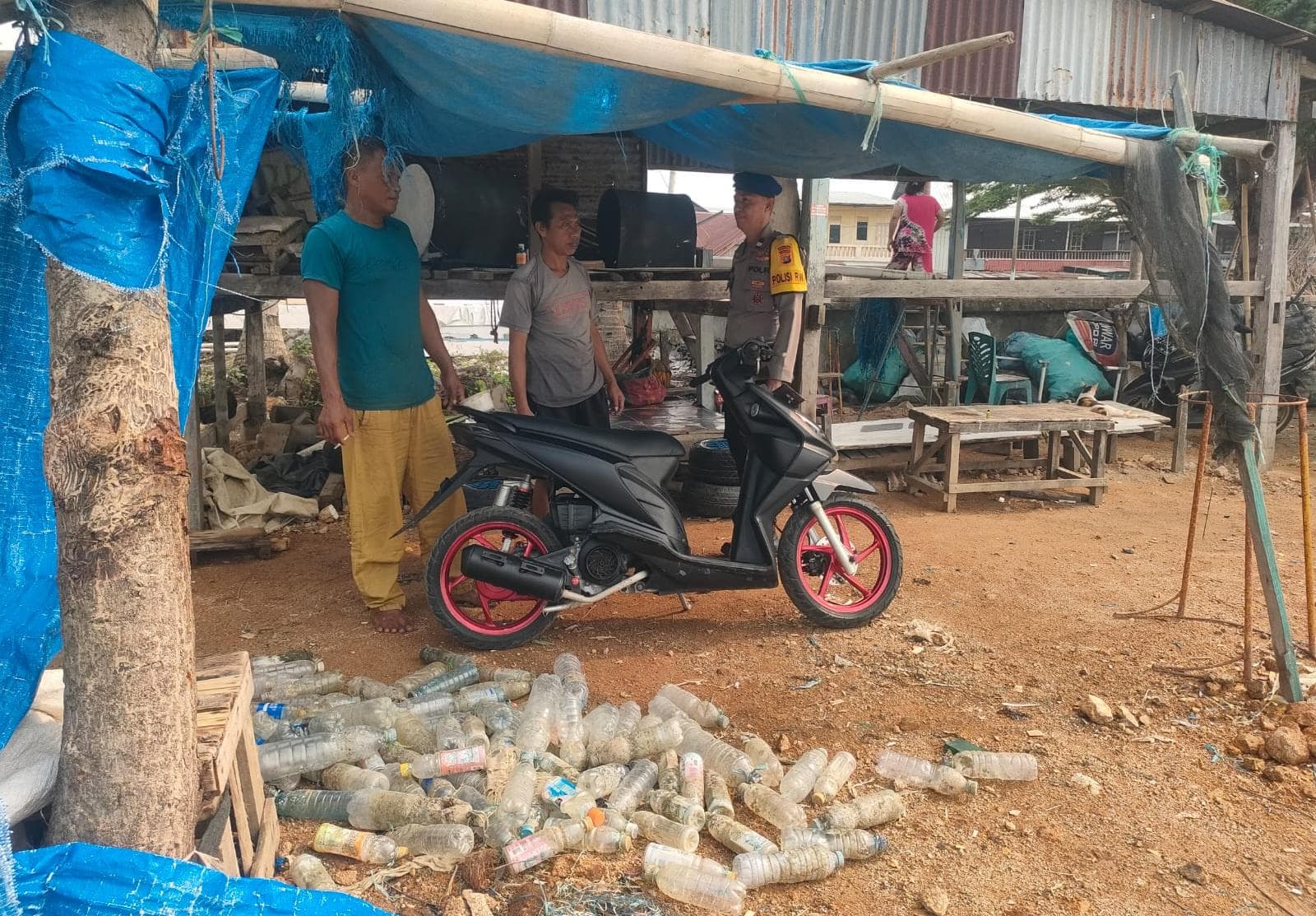 Polisi Bersama Masyarakat, Sat Polairud Polres Polman Jaga Keamanan Pesisir Tonyaman