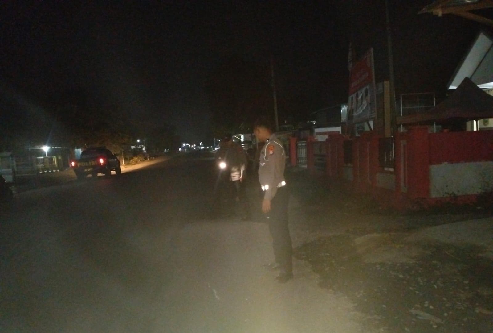 Polsek Wonomulyo Tangani Kecelakaan Mobil dan Motor di Jalan Trans Sulawesi