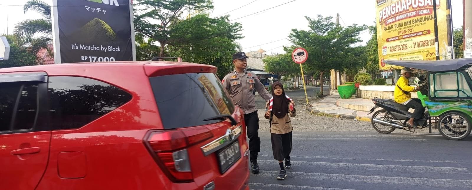 Polsek Polewali Siagakan Personel Kawal Keselamatan Siswa SDN 001